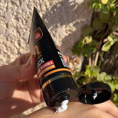 Déposer la crème solaire Sun Block sur la peau