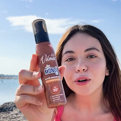 L'huile bronzante pailletée à la plage